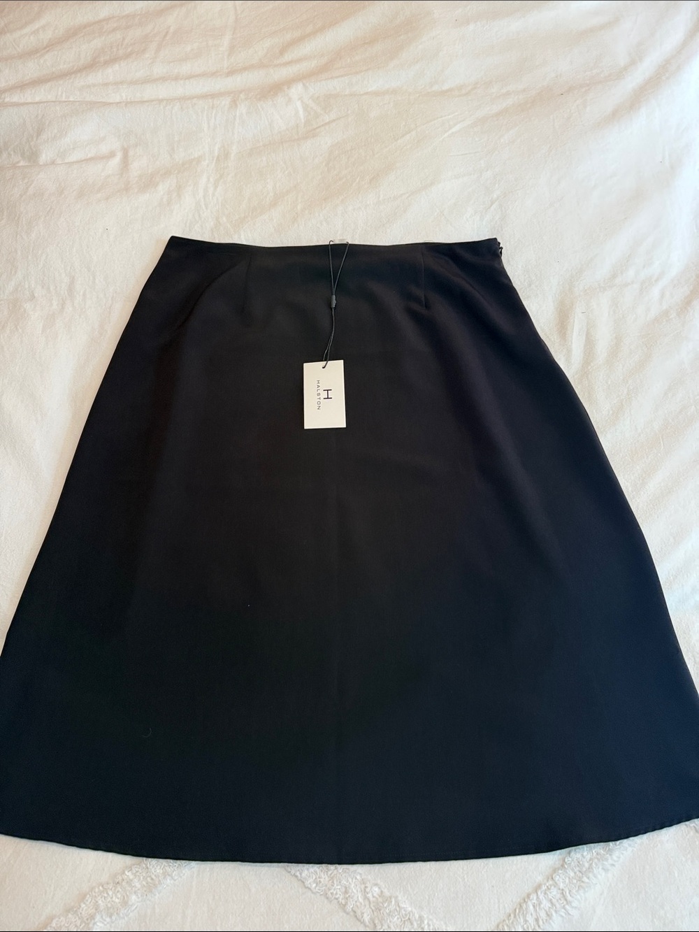 Halston A-line skirt. Size Large. True black.